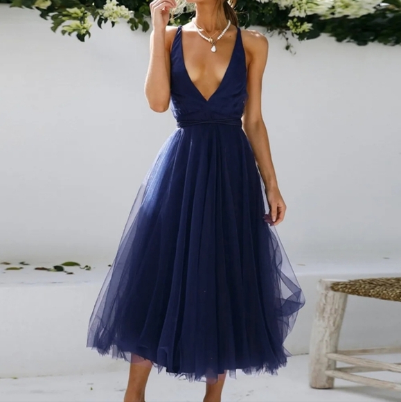 Backless Crisscross Sleeveless Midi Dress - Picture 3 of 4